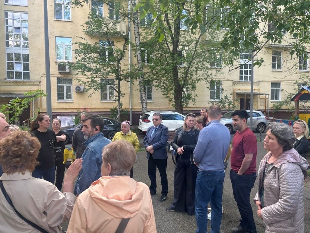 Продолжается еженедельный обход территорий района Лефортово в составе руководителей района, ГБУ «Жилищник района Лефортово» и депутатов.